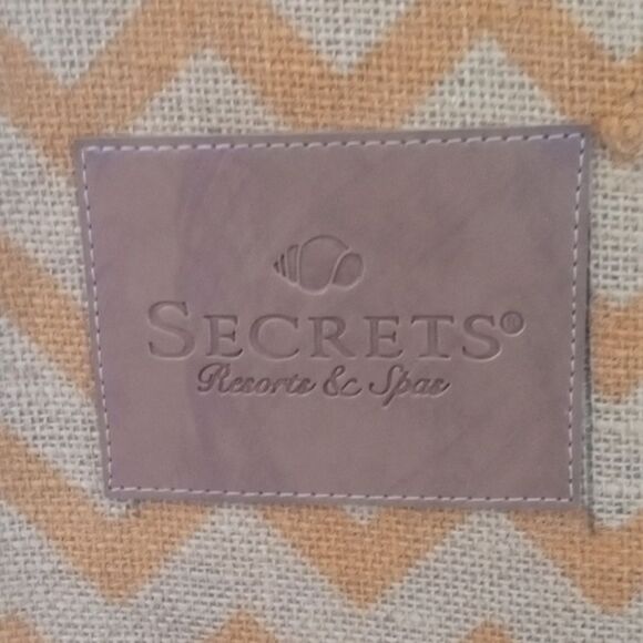 Secrets Resorts & Spas Oversized Tote - Picture 2 of 9